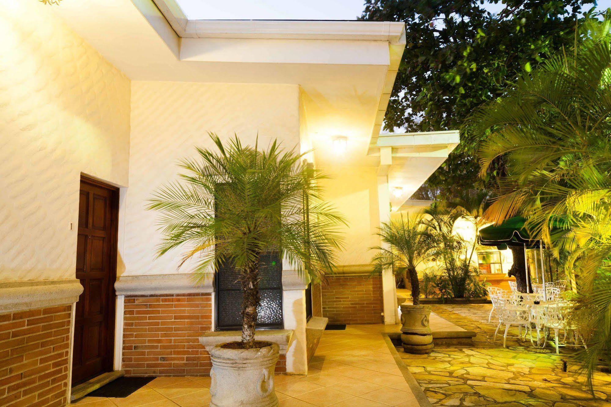 Hotel El Almendro Managua Exterior foto