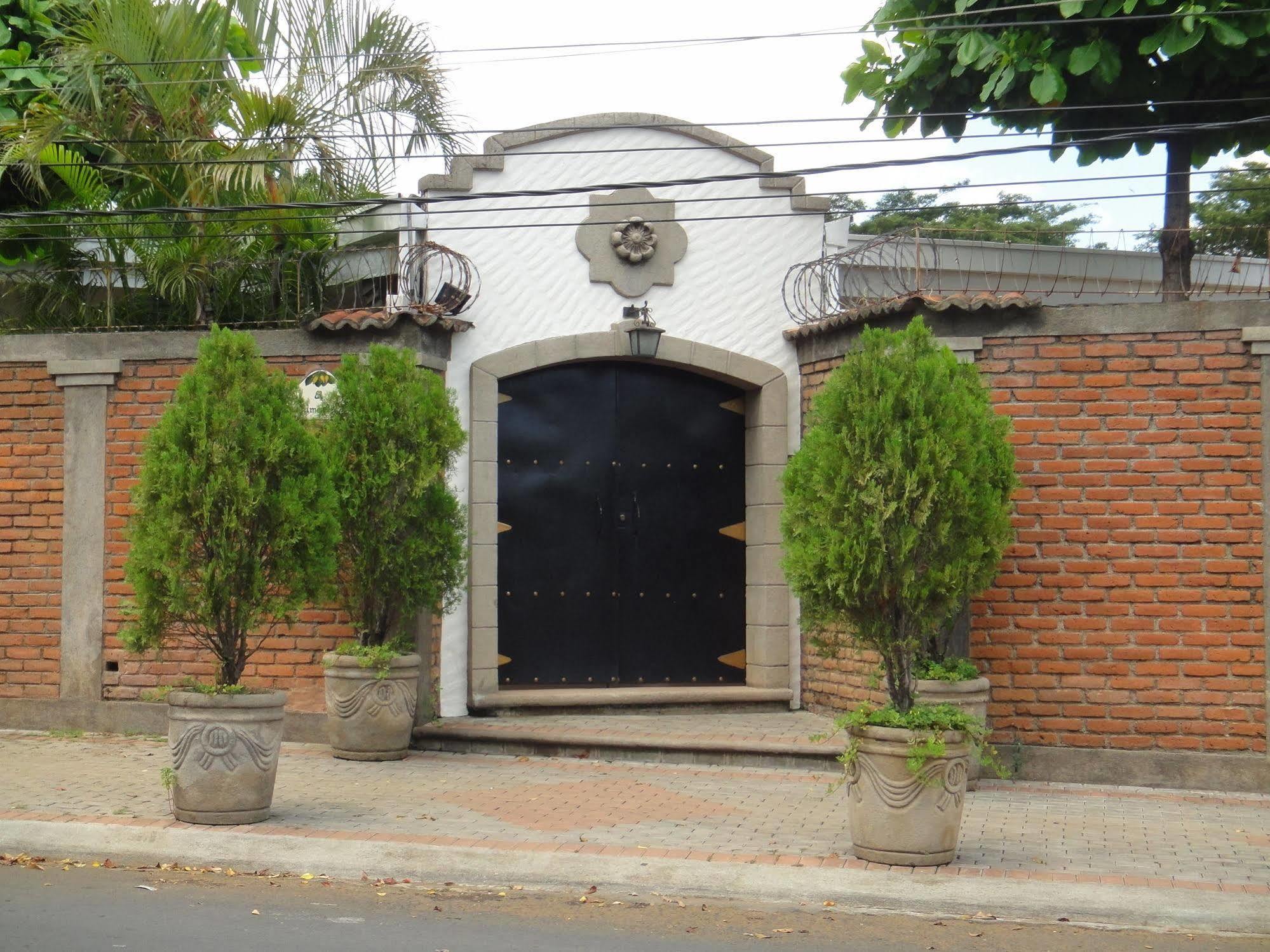 Hotel El Almendro Managua Exterior foto